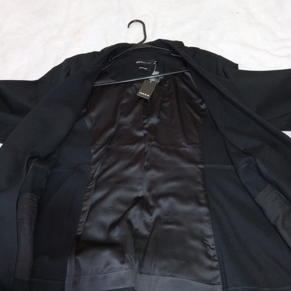 Torrid Womens Studio Ponte Tailored Fit 1 Button Blazer Jacket Size 4X NWT Black - Picture 15 of 16